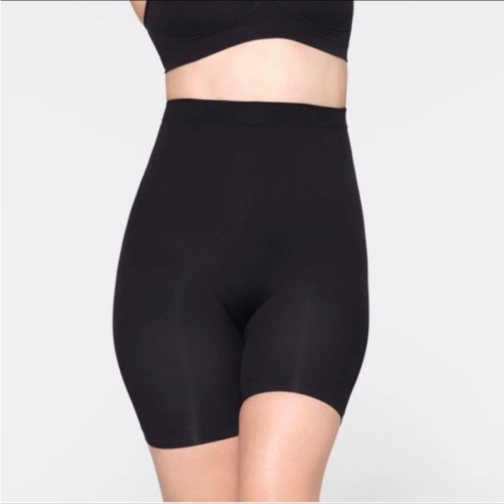 NEW Skims Everyday Sculpt Mid Thigh Shorts Sz S/M